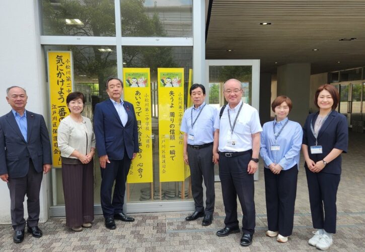 小松川第二中学校でオンライン英会話の授業を視察（画像1）
